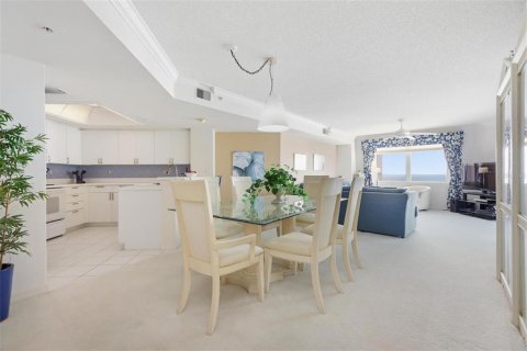 Condo in Daytona Beach Shores, Florida, 2 bedrooms  № 2379192 - photo 13