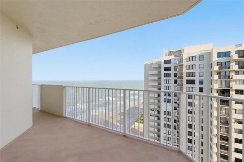 Condo in Daytona Beach Shores, Florida, 2 bedrooms  № 2379192 - photo 24