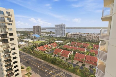 Condo in Daytona Beach Shores, Florida, 2 bedrooms  № 2379192 - photo 29
