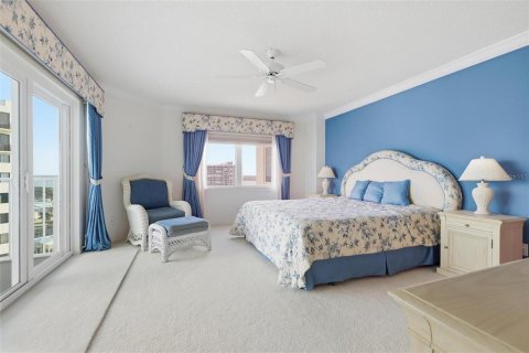Condo in Daytona Beach Shores, Florida, 2 bedrooms  № 2379192 - photo 20