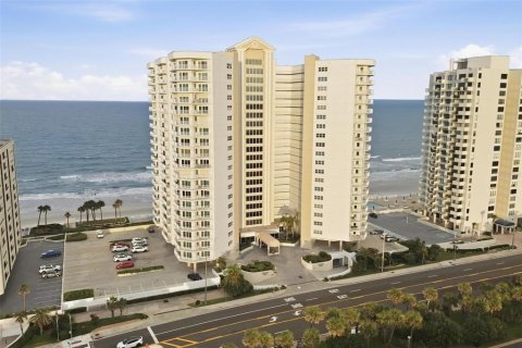 Condo in Daytona Beach Shores, Florida, 2 bedrooms  № 2379192 - photo 3