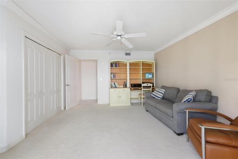 Condo in Daytona Beach Shores, Florida, 2 bedrooms  № 2379192 - photo 18