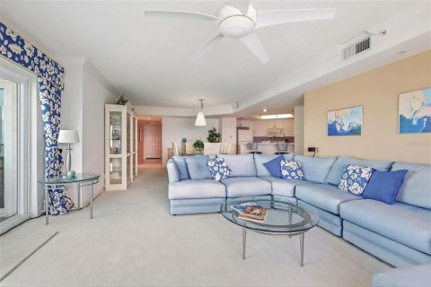 Condo in Daytona Beach Shores, Florida, 2 bedrooms  № 2379192 - photo 11