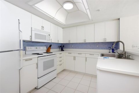 Condo in Daytona Beach Shores, Florida, 2 bedrooms  № 2379192 - photo 15