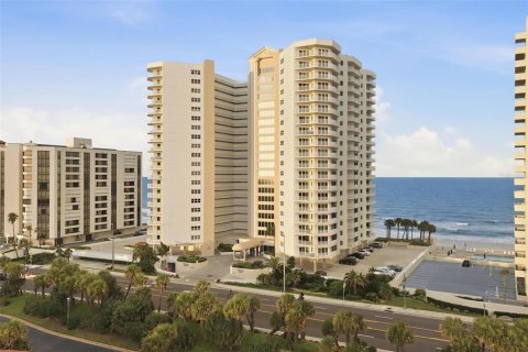Condo in Daytona Beach Shores, Florida, 2 bedrooms  № 2379192 - photo 2