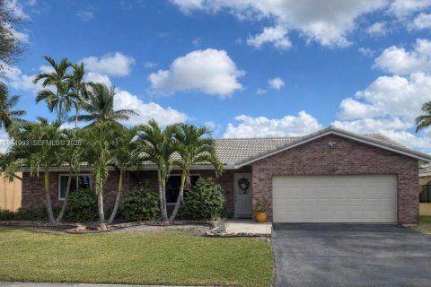 Casa en Coral Springs, Florida 3 dormitorios, 205.59 m2 № 1999450
