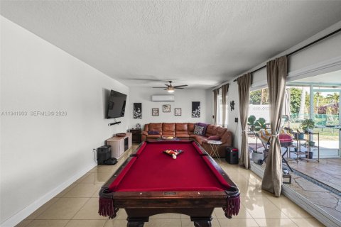 House in Coral Springs, Florida 3 bedrooms, 205.59 sq.m. № 1999450 - photo 17