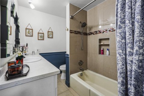 House in Coral Springs, Florida 3 bedrooms, 205.59 sq.m. № 1999450 - photo 28