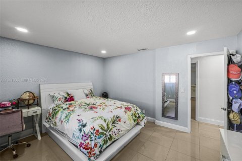 House in Coral Springs, Florida 3 bedrooms, 205.59 sq.m. № 1999450 - photo 27