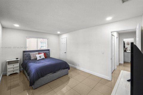 House in Coral Springs, Florida 3 bedrooms, 205.59 sq.m. № 1999450 - photo 25