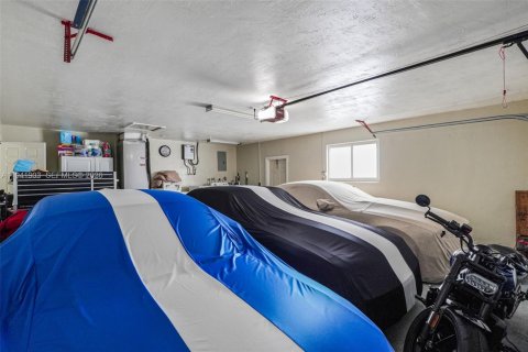 House in Coral Springs, Florida 3 bedrooms, 205.59 sq.m. № 1999450 - photo 30