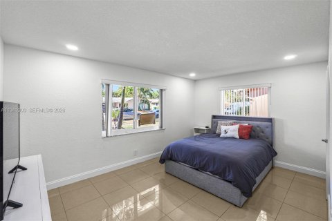 House in Coral Springs, Florida 3 bedrooms, 205.59 sq.m. № 1999450 - photo 24