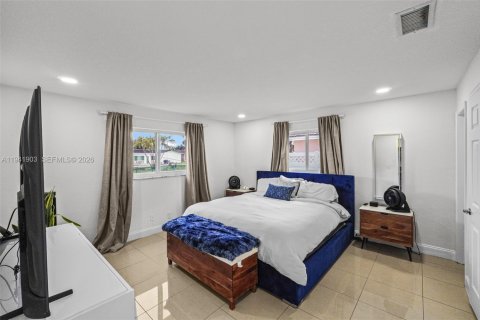 House in Coral Springs, Florida 3 bedrooms, 205.59 sq.m. № 1999450 - photo 21