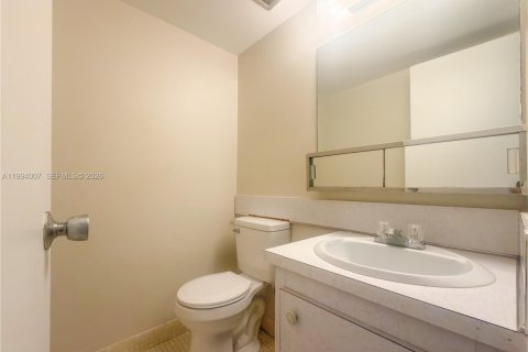 Condo in Deerfield Beach, Florida, 1 bedroom  № 2244212 - photo 22