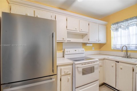 Condo in Deerfield Beach, Florida, 1 bedroom  № 2244212 - photo 17