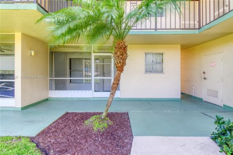 Condo in Deerfield Beach, Florida, 1 bedroom  № 2244212 - photo 4