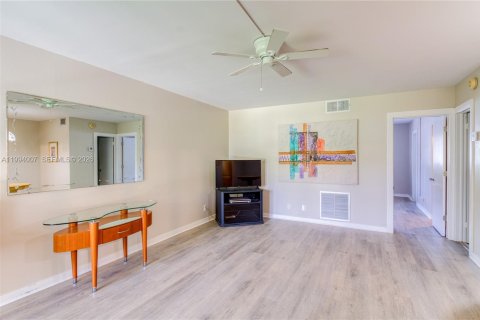 Condo in Deerfield Beach, Florida, 1 bedroom  № 2244212 - photo 12