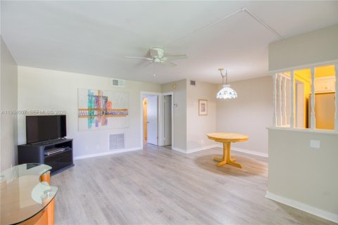 Condo in Deerfield Beach, Florida, 1 bedroom  № 2244212 - photo 2