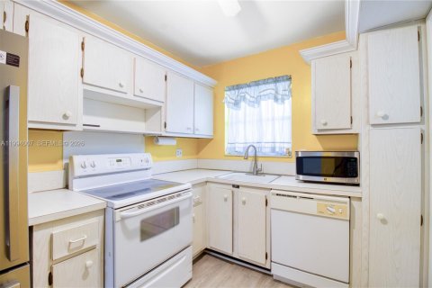 Condo in Deerfield Beach, Florida, 1 bedroom  № 2244212 - photo 18