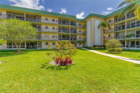 Condo in Deerfield Beach, Florida, 1 bedroom  № 2244212 - photo 3
