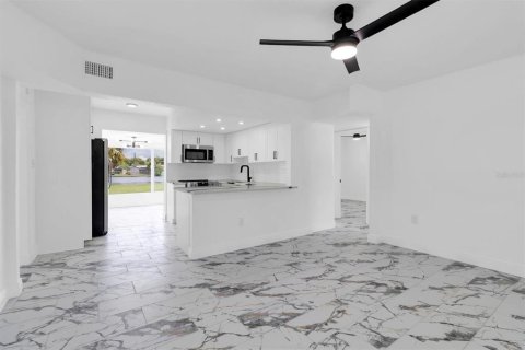 Villa ou maison à vendre à New Port Richey, Floride: 2 chambres, 86.96 m2 № 1900839 - photo 5