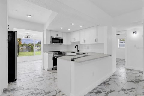 Villa ou maison à vendre à New Port Richey, Floride: 2 chambres, 86.96 m2 № 1900839 - photo 8