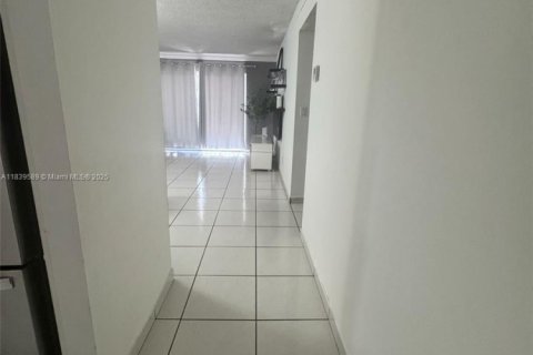 Condominio en venta en Hialeah, Florida, 2 dormitorios, 96.43 m2 № 1936388 - foto 8