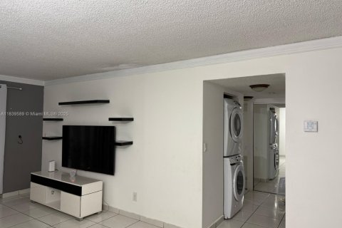Condominio en venta en Hialeah, Florida, 2 dormitorios, 96.43 m2 № 1936388 - foto 5
