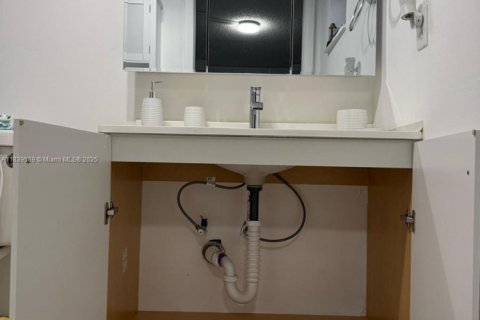 Condominio en venta en Hialeah, Florida, 2 dormitorios, 96.43 m2 № 1936388 - foto 17