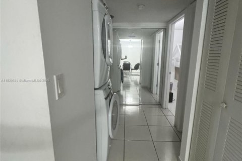 Condominio en venta en Hialeah, Florida, 2 dormitorios, 96.43 m2 № 1936388 - foto 9