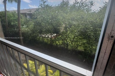 Condominio en venta en Hialeah, Florida, 2 dormitorios, 96.43 m2 № 1936388 - foto 14