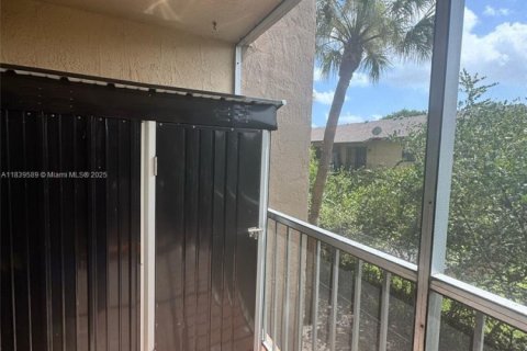 Condominio en venta en Hialeah, Florida, 2 dormitorios, 96.43 m2 № 1936388 - foto 15