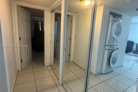 Condominio en venta en Hialeah, Florida, 2 dormitorios, 96.43 m2 № 1936388 - foto 11