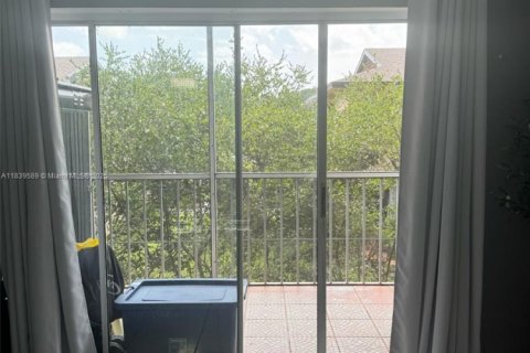 Condominio en venta en Hialeah, Florida, 2 dormitorios, 96.43 m2 № 1936388 - foto 13