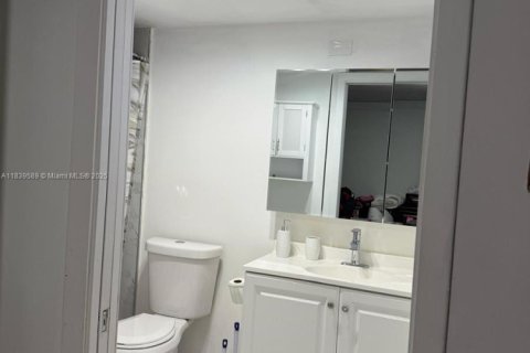Condominio en venta en Hialeah, Florida, 2 dormitorios, 96.43 m2 № 1936388 - foto 16