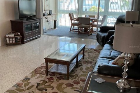 Condo in Saint Pete Beach, Florida, 1 bedroom  № 1717445 - photo 10