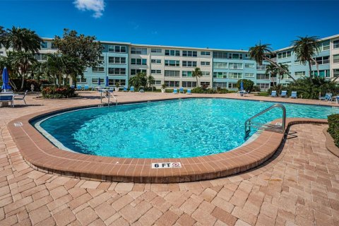 Condo in Saint Pete Beach, Florida, 1 bedroom  № 1717445 - photo 22