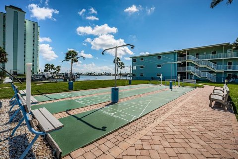 Condo in Saint Pete Beach, Florida, 1 bedroom  № 1717445 - photo 29