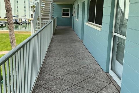 Condo in Saint Pete Beach, Florida, 1 bedroom  № 1717445 - photo 2