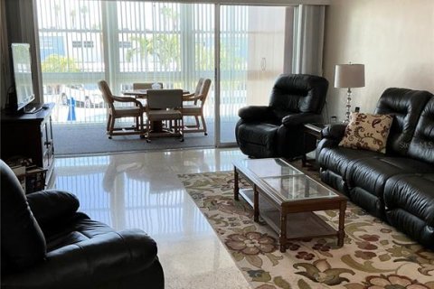 Condo in Saint Pete Beach, Florida, 1 bedroom  № 1717445 - photo 4