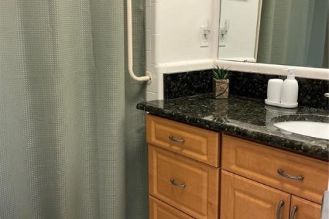 Condo in Saint Pete Beach, Florida, 1 bedroom  № 1717445 - photo 17