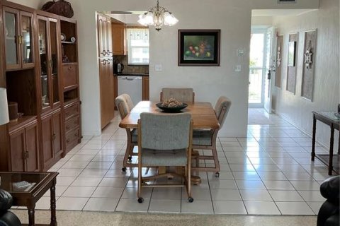 Condo in Saint Pete Beach, Florida, 1 bedroom  № 1717445 - photo 6