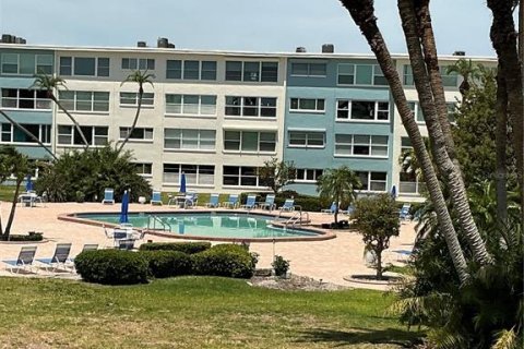 Condo in Saint Pete Beach, Florida, 1 bedroom  № 1717445 - photo 19