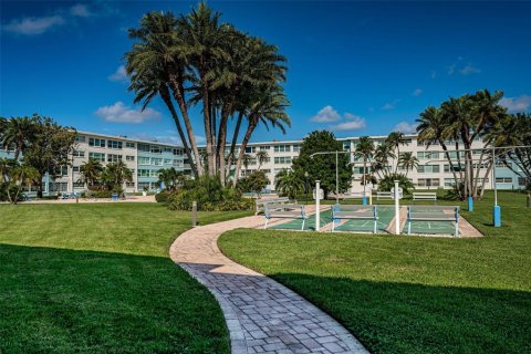 Condo in Saint Pete Beach, Florida, 1 bedroom  № 1717445 - photo 27