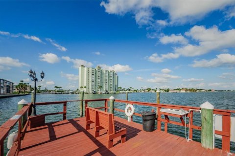 Condo in Saint Pete Beach, Florida, 1 bedroom  № 1717445 - photo 24