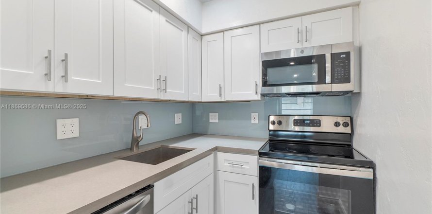 Condo à Hollywood, Floride, 1 chambre № 1979406