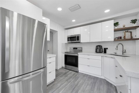 Casa en venta en Hollywood, Florida, 3 dormitorios, 108.97 m2 № 2250391 - foto 2