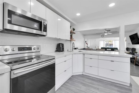 Casa en Hollywood, Florida 3 dormitorios, 108.97 m2 № 2250391