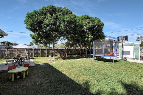 Casa en venta en Hollywood, Florida, 3 dormitorios, 108.97 m2 № 2250391 - foto 13