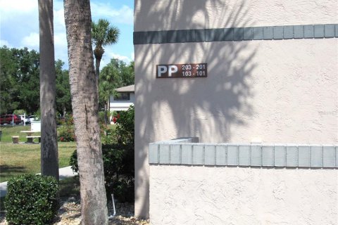Condo in Port Charlotte, Florida, 2 bedrooms № 2204452 - photo 2